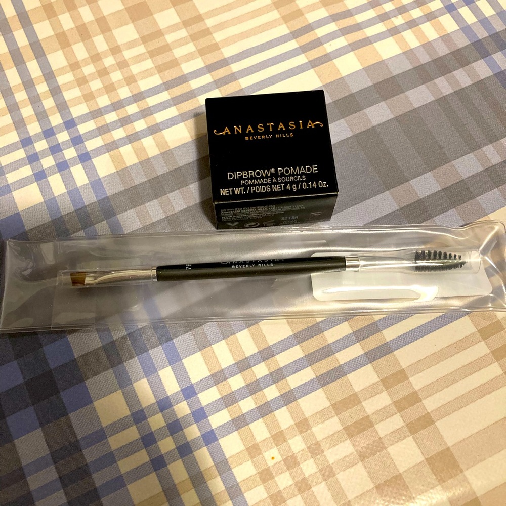 Anastasia Beverly his dip brow + brush